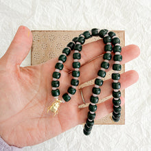 Load image into Gallery viewer, True Emerald Beetle Beaded Necklace