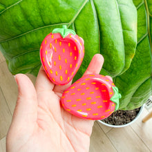 Load image into Gallery viewer, Strawberry Focus Friends