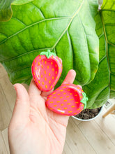 Load image into Gallery viewer, Strawberry Focus Friends