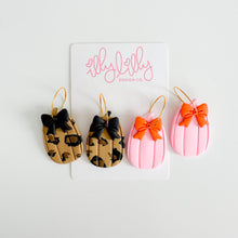 Load image into Gallery viewer, Cheetah and Black Pumpkin Bow Earrings