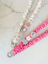 Load image into Gallery viewer, Elephant and Piggie Pin Set
